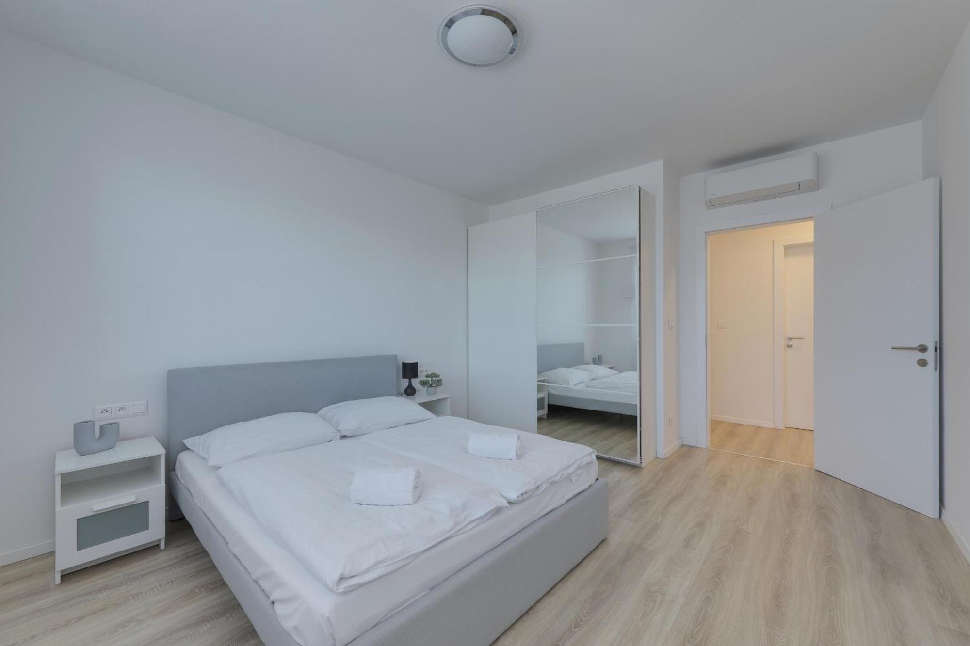 Bazova Apartment With Free Parking Bratislava Extérieur photo